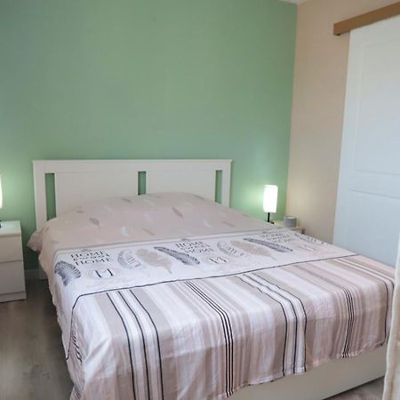 Appart T2 Dans Residence Calme Parking Prive Gratuit Miramas Extérieur photo