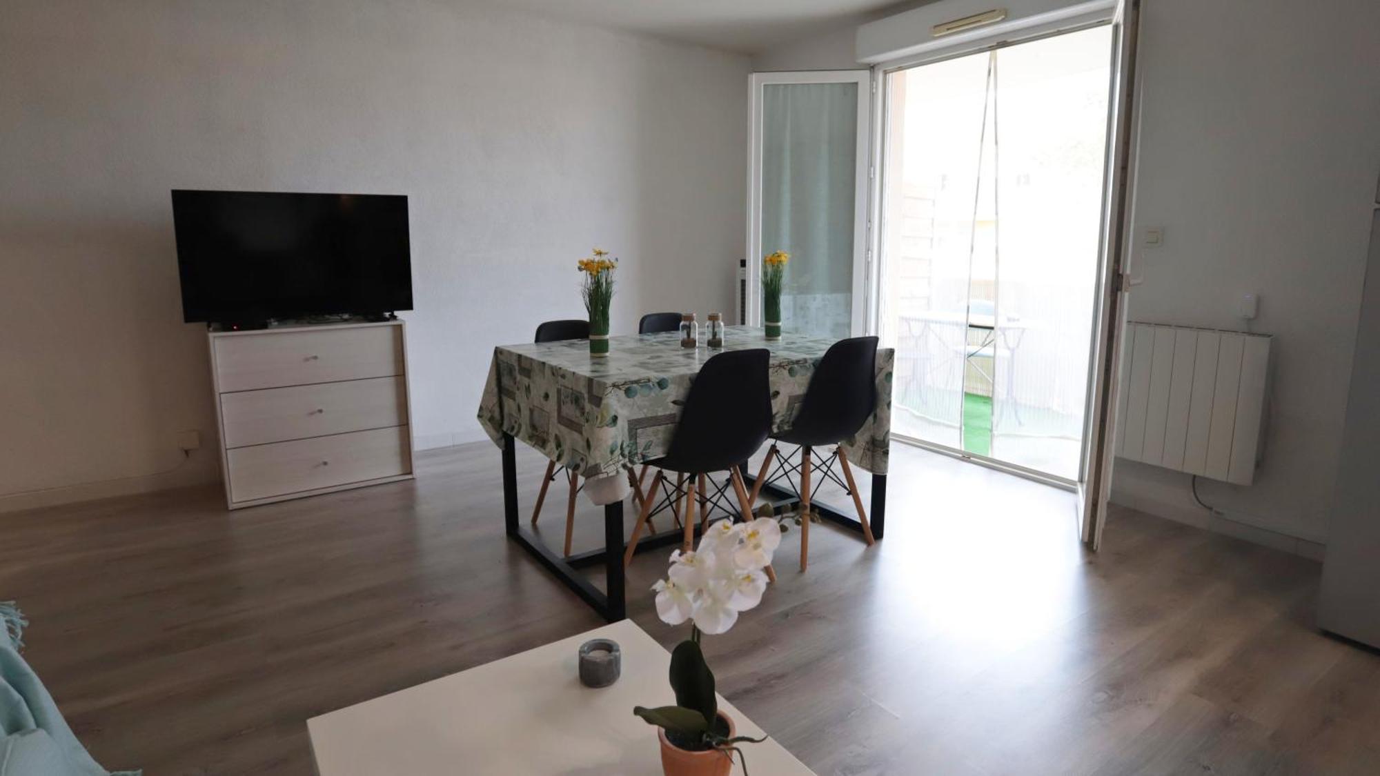 Appart T2 Dans Residence Calme Parking Prive Gratuit Miramas Extérieur photo