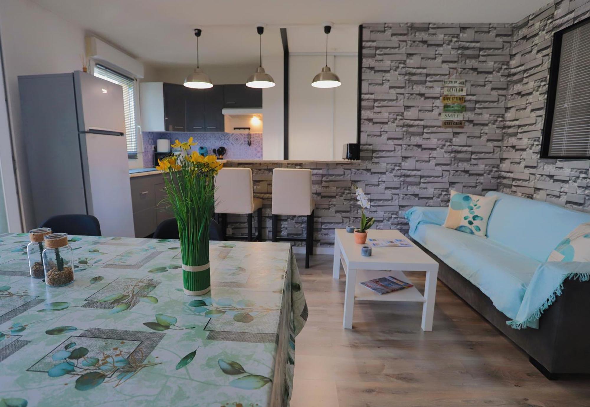 Appart T2 Dans Residence Calme Parking Prive Gratuit Miramas Extérieur photo