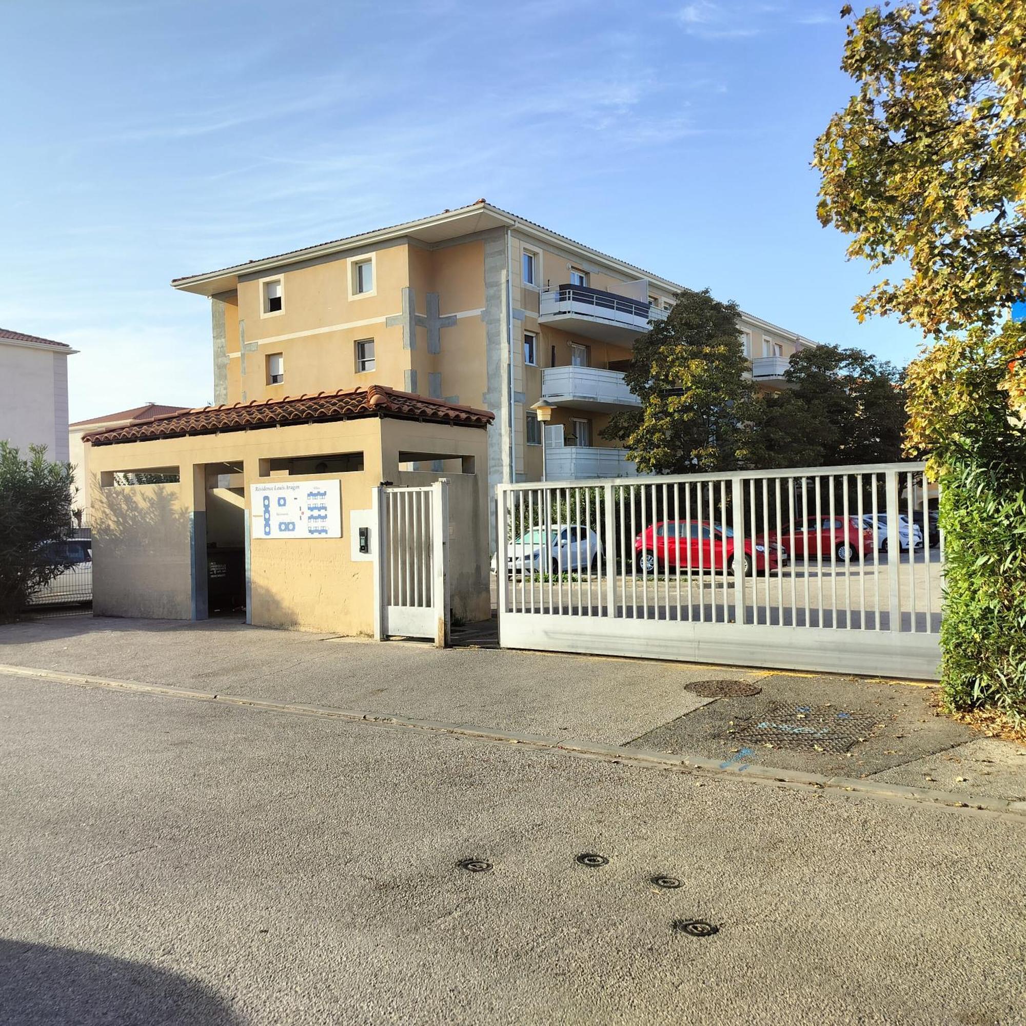 Appart T2 Dans Residence Calme Parking Prive Gratuit Miramas Extérieur photo